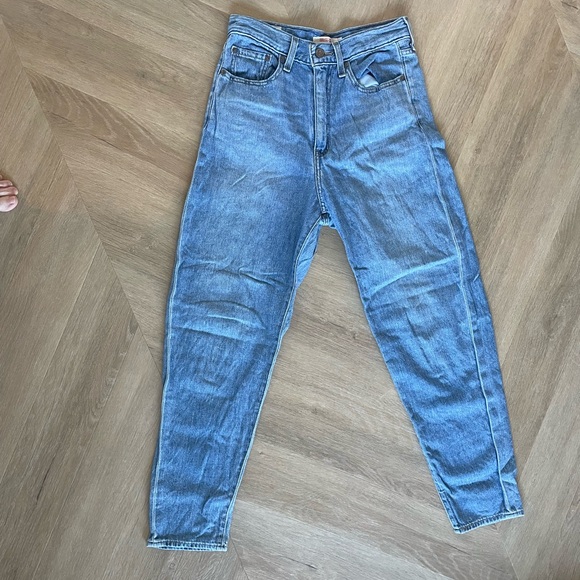 Levi High and Loose Taper - Picture 6 of 6